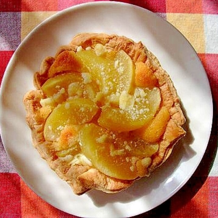 アーモンドクリームとクランブルのりんごパイ
